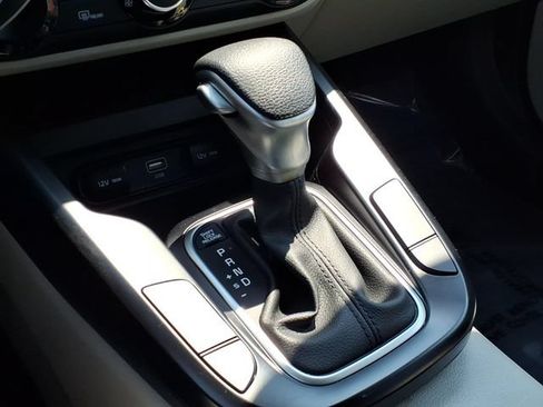 Used 2025 Kia Soul LX w/ LX Technology Package FWD image 24