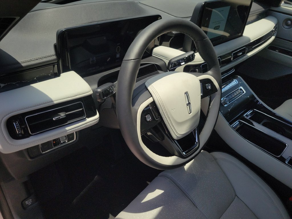 New 2026 Lincoln Aviator Black Label w/ Black Label Special Edition AWD/4WD image 16