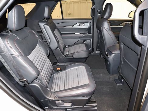 New 2026 Ford Explorer ST-Line w/ ST-Line Street Pack image 17