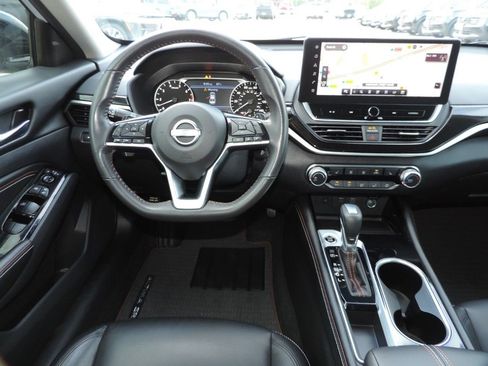 Used 2023 Nissan Altima 2.5 SR w/ SR Premium Package image 20