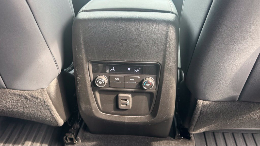 Used 2023 Buick Enclave Essence FWD image 13