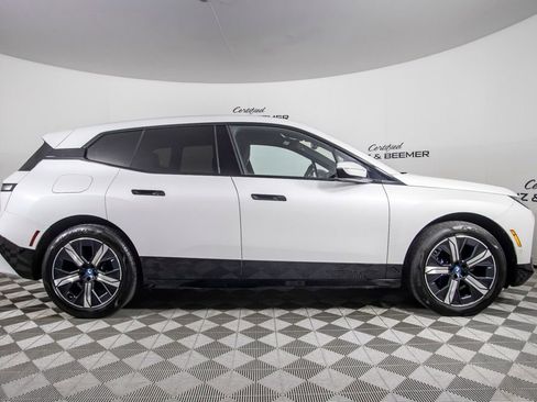 Used 2023 BMW iX xDrive50 w/ Sport Package AWD/4WD image 3