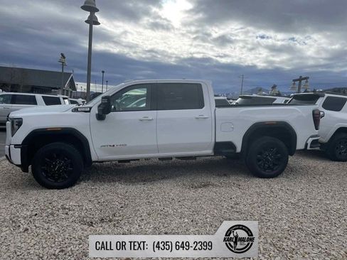 Used 2025 GMC Sierra 2500 AT4 image 3