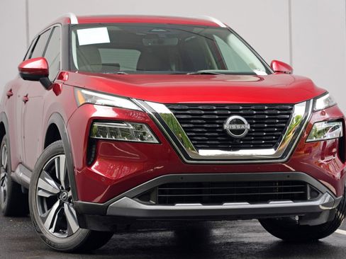 Used 2023 Nissan Rogue SL w/ SL Premium Package FWD image 2