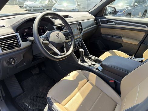 Certified 2022 Volkswagen Atlas Cross Sport SE w/ Black Wheel Package AWD/4WD image 14