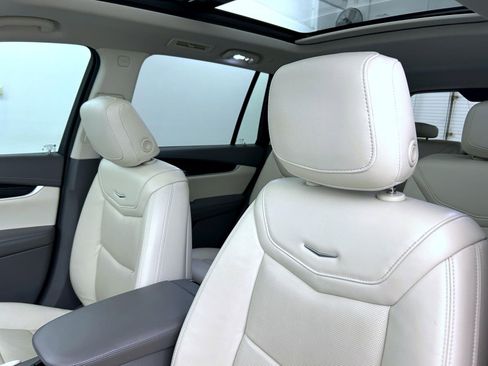 Used 2021 Cadillac XT6 Premium Luxury image 16