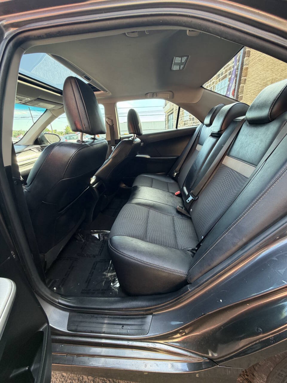 Used 2014 Toyota Camry SE w/ Moonroof Package FWD image 19