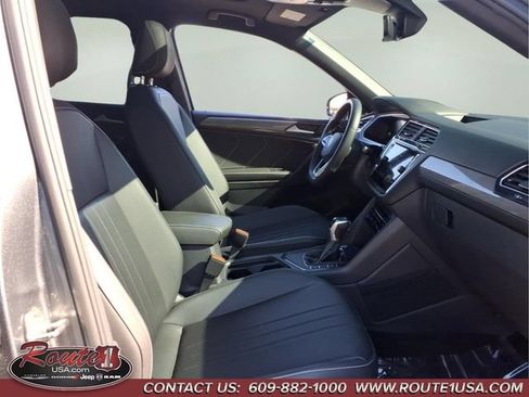 Used 2023 Volkswagen Tiguan SE R-Line FWD image 13