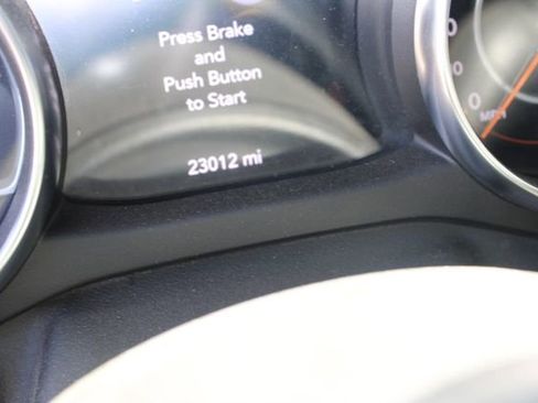 Used 2022 Jeep Gladiator Sport AWD/4WD image 9