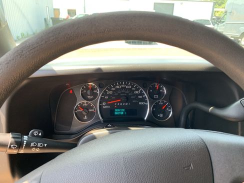 Used 2017 Chevrolet Express 3500 RWD image 19