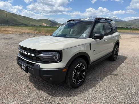 Used 2025 Ford Bronco Sport Outer Banks w/ Outer Banks Tech Package+ AWD/4WD image 3
