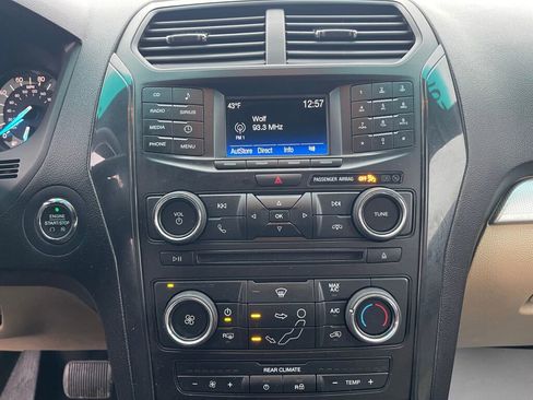 Used 2017 Ford Explorer XLT image 6