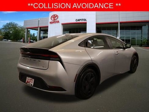 Used 2024 Toyota Prius LE image 3
