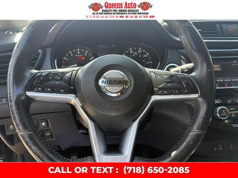 Used 2018 Nissan Rogue SV image 13