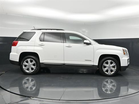 Used 2017 GMC Terrain SLE w/ Driver Alert Package I FWD image 4