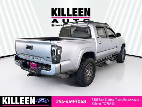 Used 2018 Toyota Tacoma SR5 RWD image 8