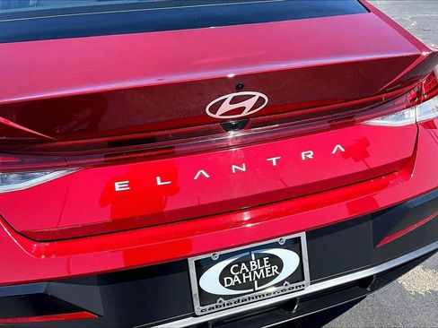 Used 2025 Hyundai Elantra SEL FWD image 30