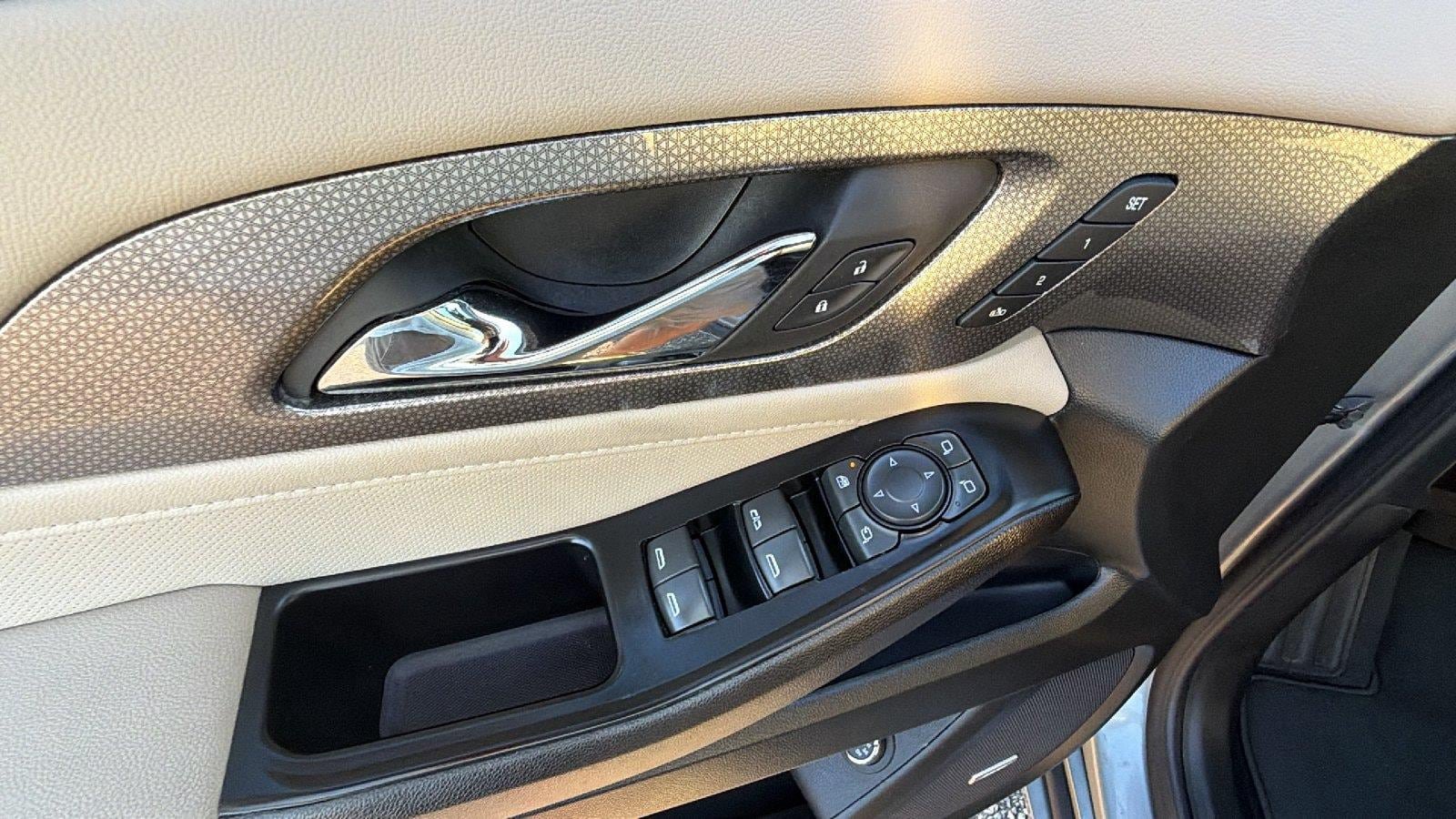Used 2023 Chevrolet Traverse Premier FWD image 15