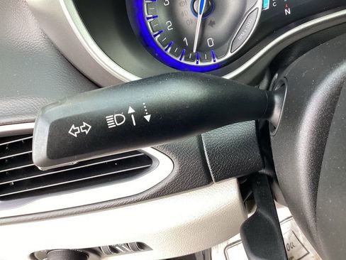 Used 2024 Chrysler Pacifica Touring-L image 32