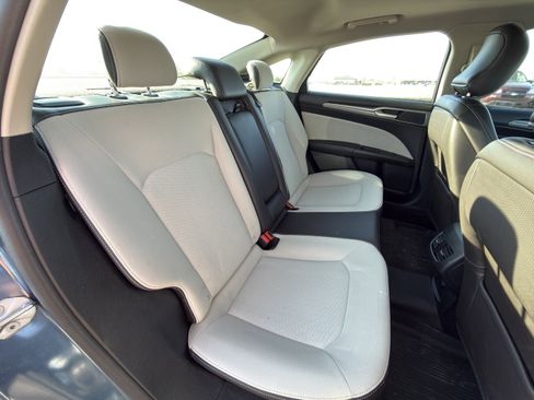 Used 2019 Ford Fusion SE w/ Equipment Group 151A AWD/4WD image 12