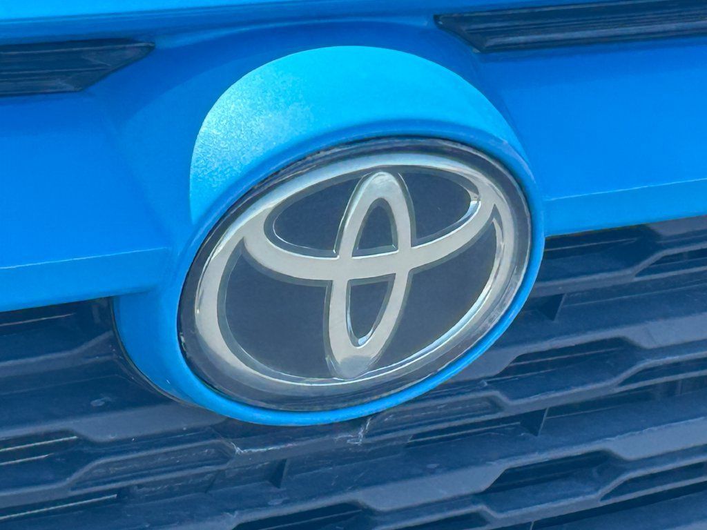 Used 2021 Toyota RAV4 XLE AWD/4WD image 10