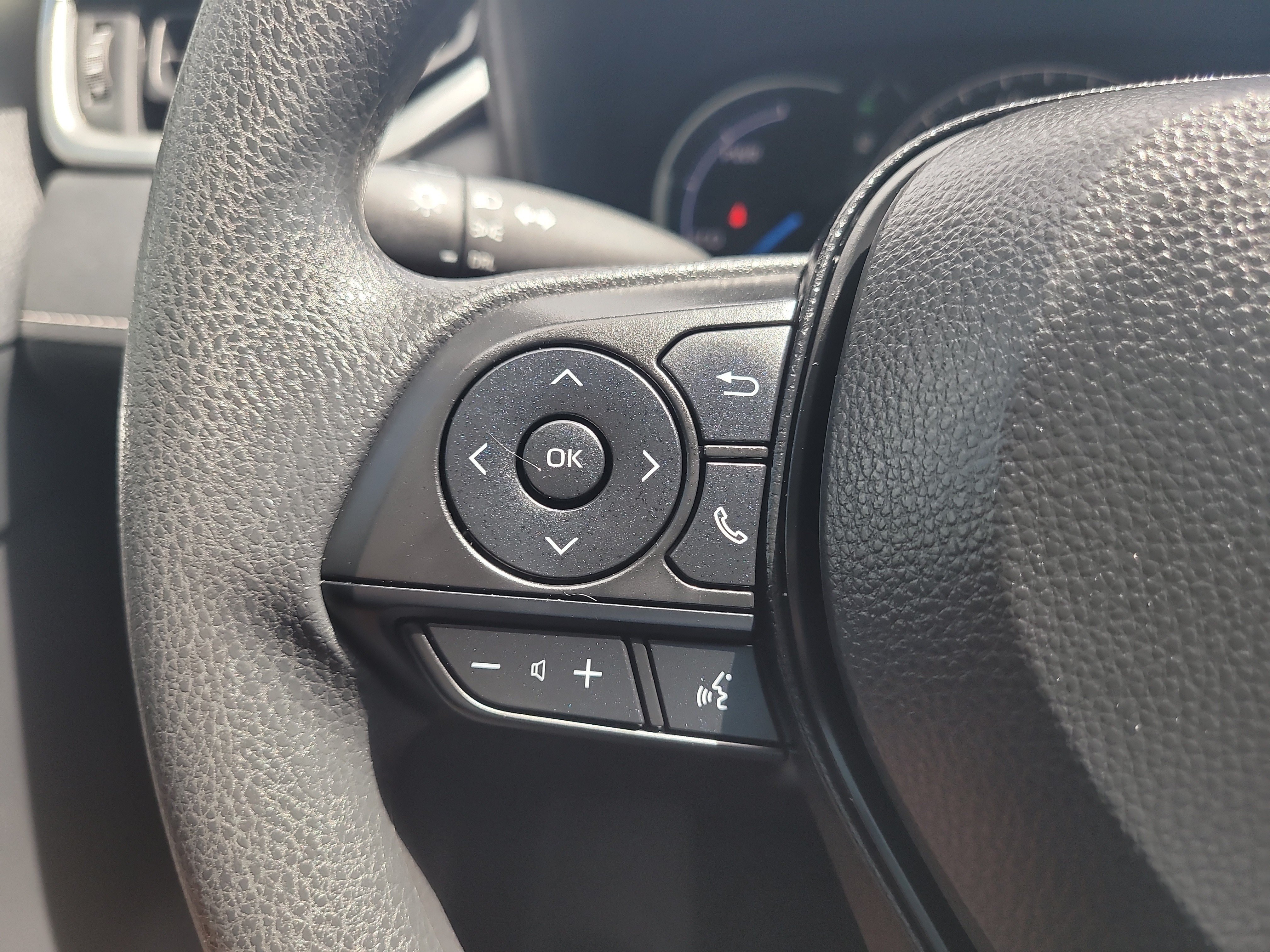 Certified 2025 Toyota RAV4 LE AWD/4WD image 27