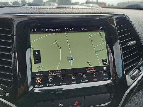 Used 2019 Jeep Cherokee Limited image 10