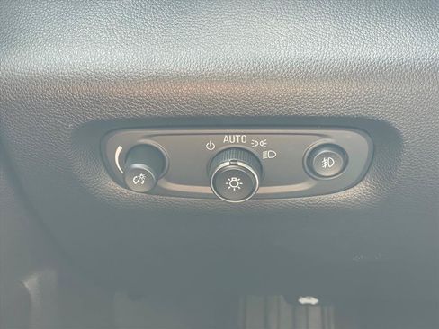 Used 2021 Chevrolet Traverse RS FWD image 18