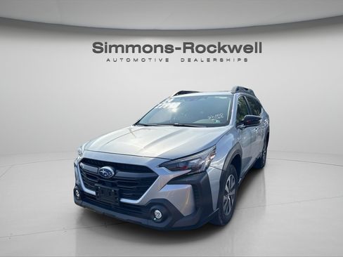 Used 2025 Subaru Outback Premium AWD/4WD image 1