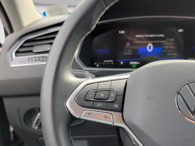 Certified 2023 Volkswagen Tiguan SE FWD image 20