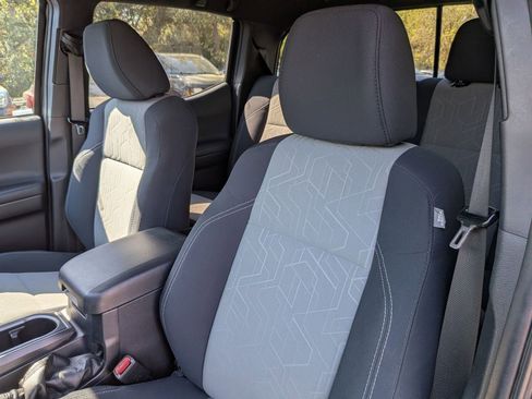 Used 2020 Toyota Tacoma TRD Off-Road image 15