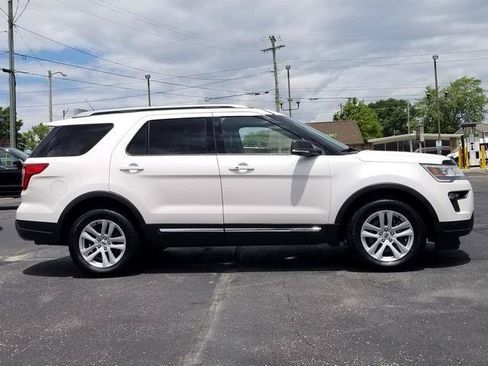 Used 2018 Ford Explorer XLT w/ Equipment Group 202A AWD/4WD image 4