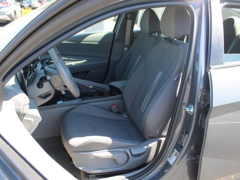 Used 2025 Hyundai Elantra Sport FWD image 12