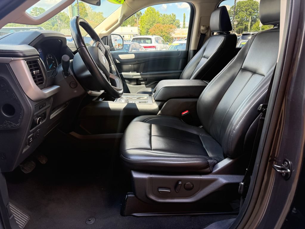 Used 2024 Ford Expedition XLT RWD image 17