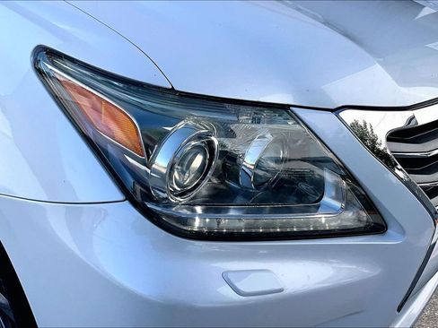 Used 2013 Lexus LX 570 4WD w/ Luxury Pkg image 31
