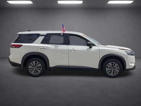 Used 2024 Nissan Pathfinder S FWD image 3
