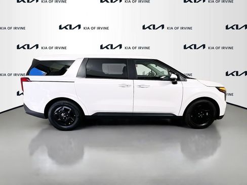 New 2026 Kia Carnival LX FWD image 8