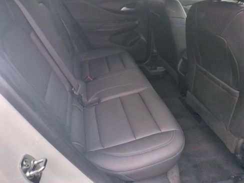 Used 2025 Buick Envista Sport Touring image 24