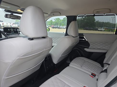 Used 2024 Mitsubishi Outlander SEL AWD/4WD image 10