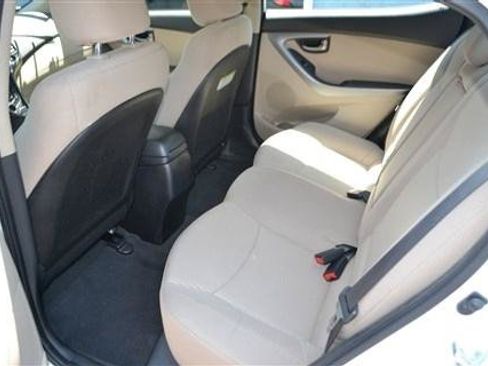 Used 2015 Hyundai Elantra SE w/ Option Group 02 FWD image 18