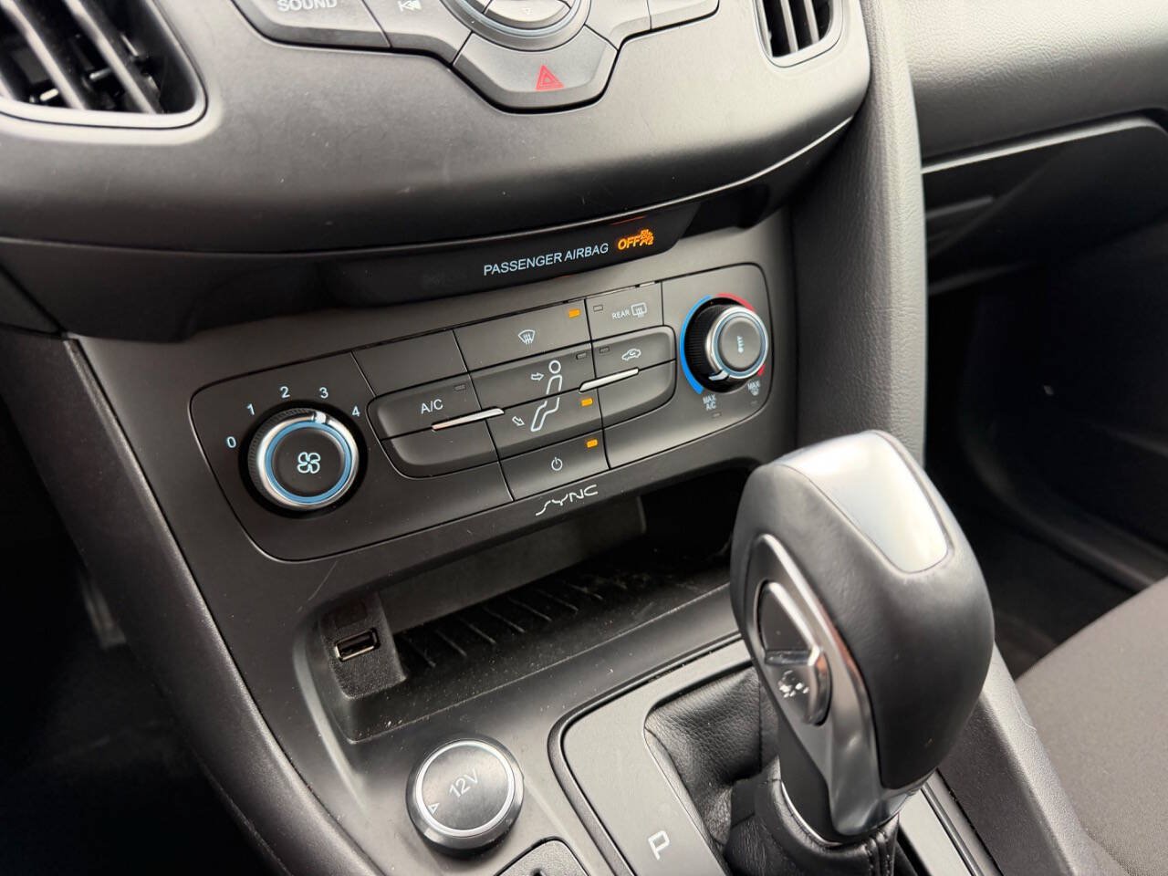 Used 2016 Ford Focus SE FWD image 12