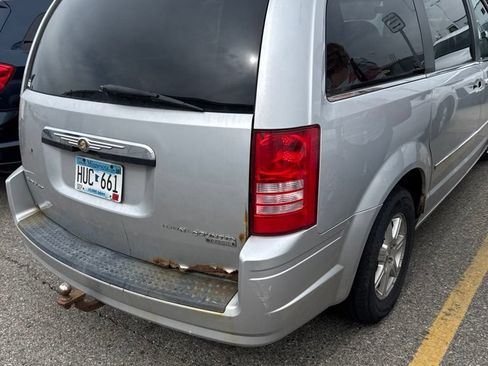 Used 2009 Chrysler Town & Country Touring FWD image 2