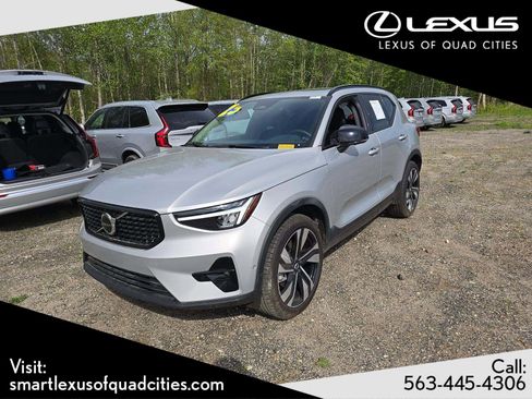 Used 2025 Volvo XC40 B5 Plus AWD/4WD image 1