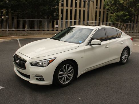 Used 2017 INFINITI Q50 3.0t Premium w/ 3.0T Premium Plus Package AWD/4WD image 9