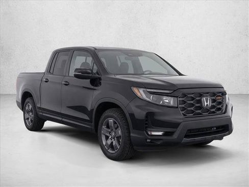 Used 2025 Honda Ridgeline TrailSport image 3