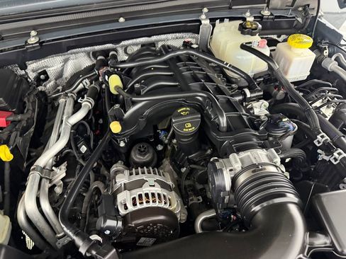 Used 2025 Jeep Gladiator Rubicon AWD/4WD image 34