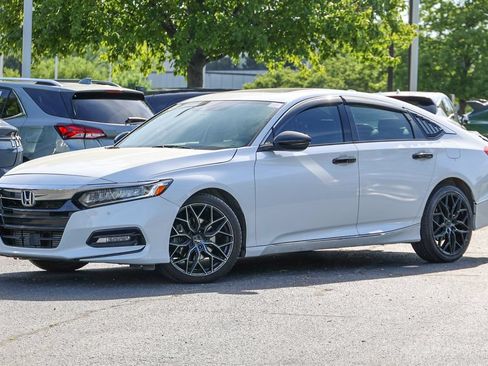 Used 2019 Honda Accord Touring image 18