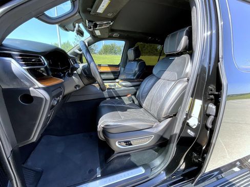 Used 2022 Jeep Grand Wagoneer Series III w/ Flexible Seating Group AWD/4WD image 10