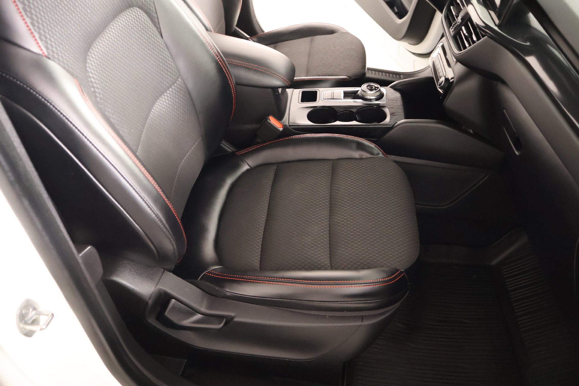 Used 2023 Ford Escape ST-Line FWD image 14
