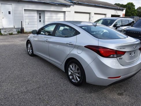 Used 2015 Hyundai Elantra SE w/ Option Group 02 FWD image 4